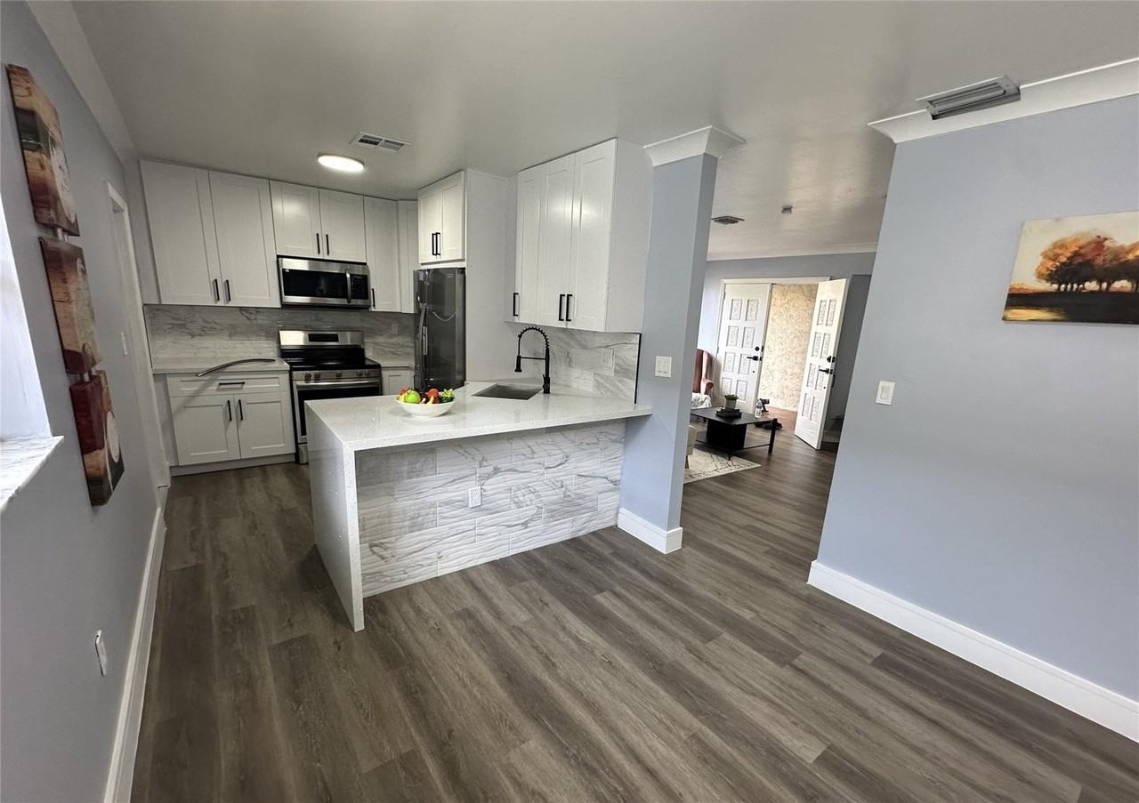814 Sw 12th Pl - Photo 3 of 33