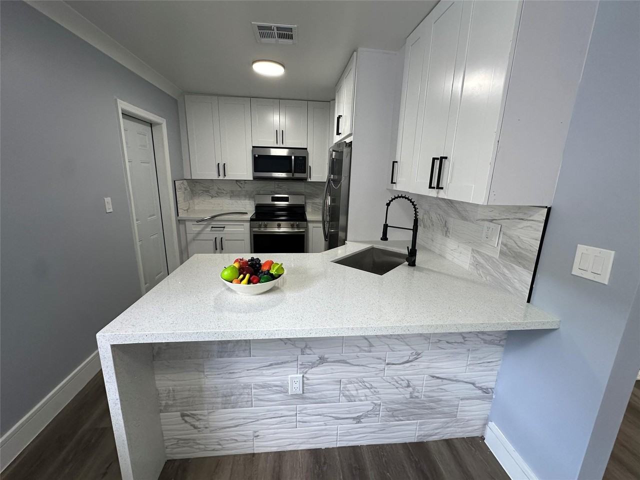 814 Sw 12th Pl - Photo 5 of 33