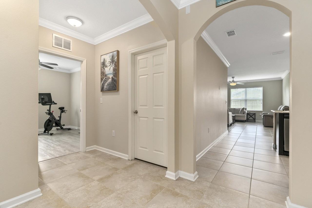 1810 Sw Capehart Ave - Photo 6 of 29