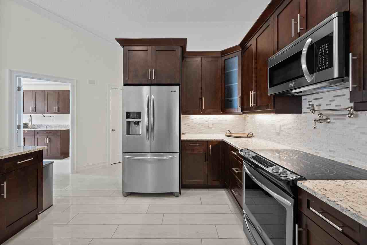 13741 Sheffield St - Photo 5 of 32