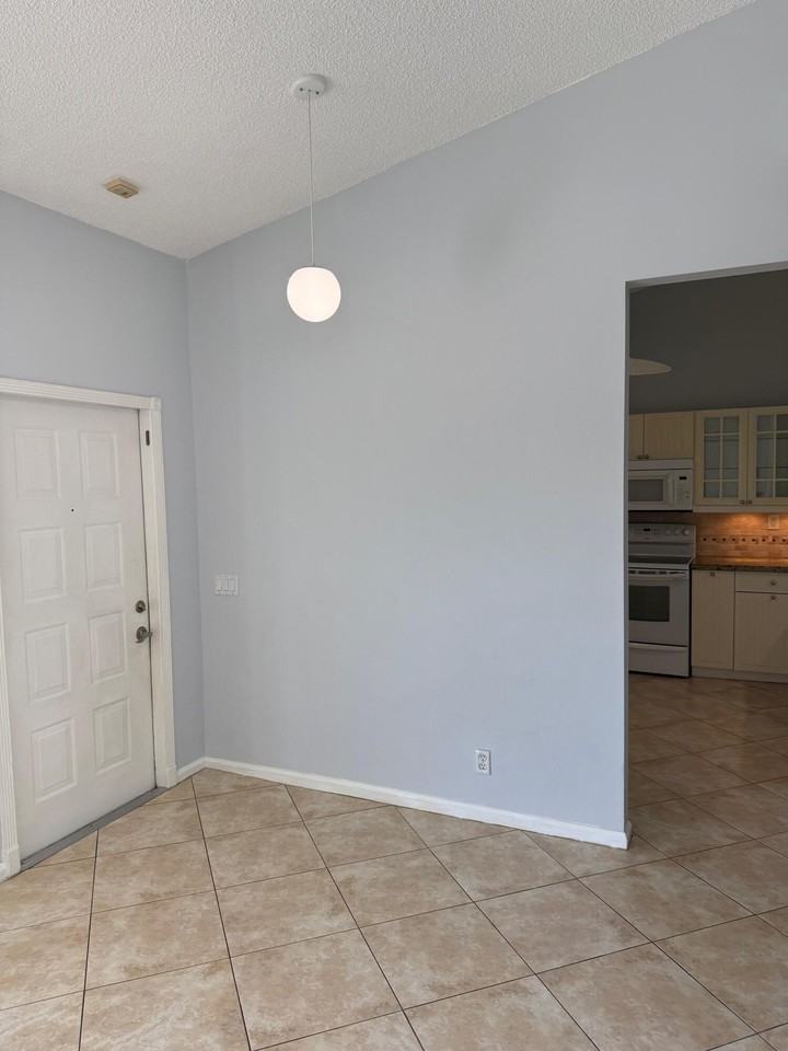 2351 Ne 14th Street Cswy #537 - Photo 3 of 44