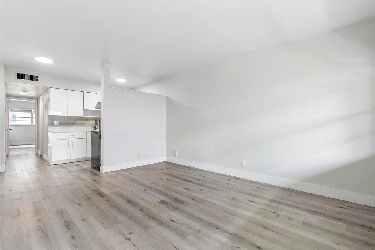 1638 Plunkett St #9 - Photo 3 of 27