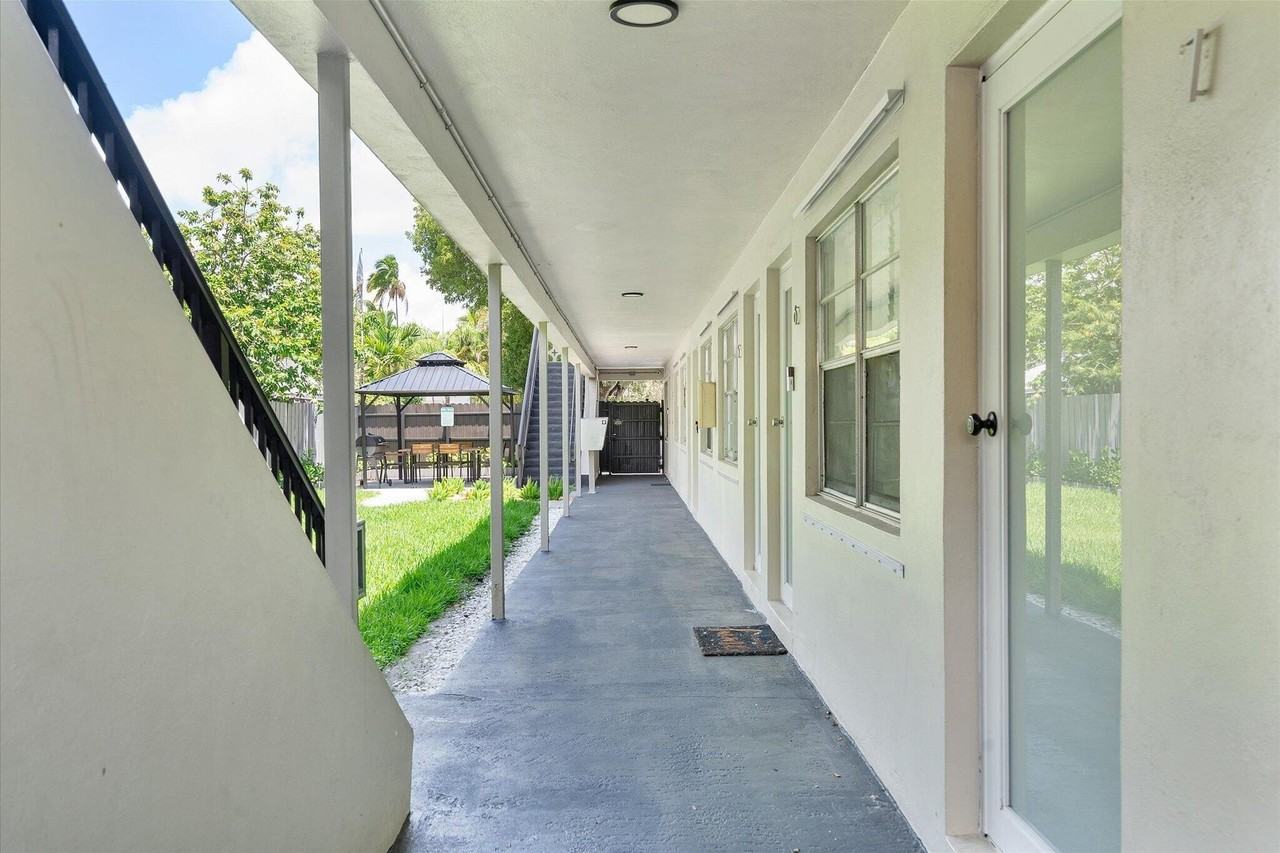 1638 Plunkett St #9 - Photo 7 of 27