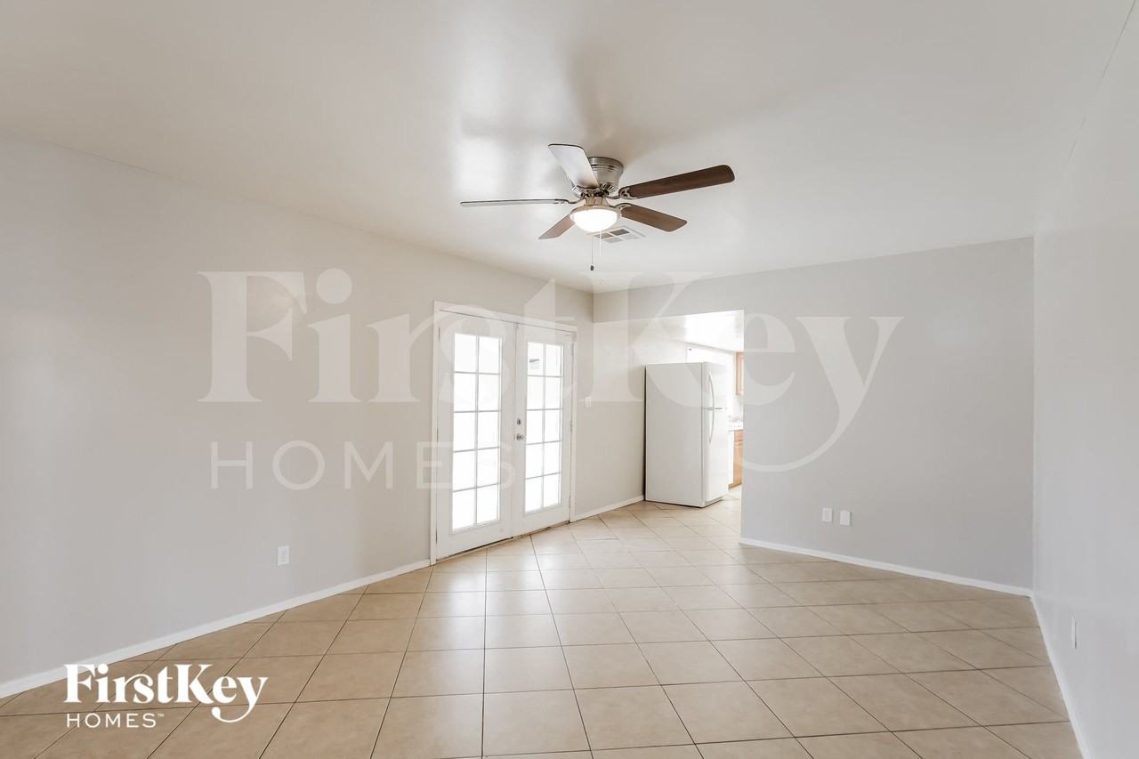3509 W Cheryl Dr - Photo 4 of 15