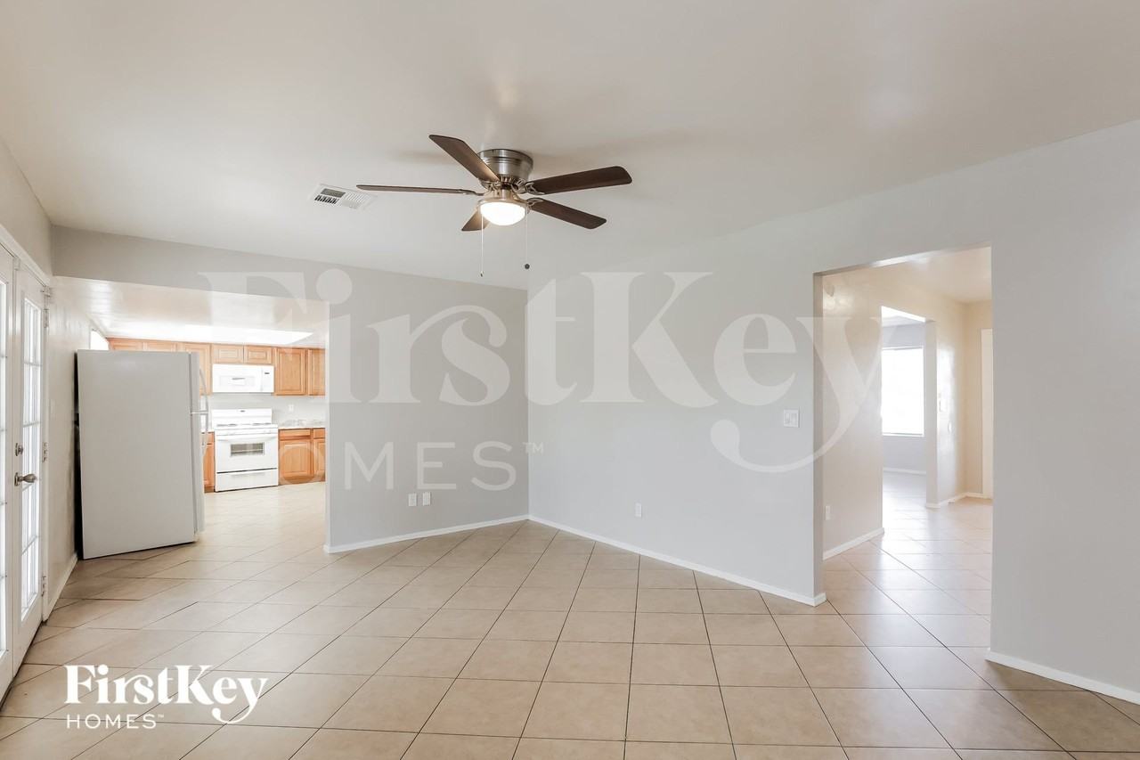 3509 W Cheryl Dr - Photo 5 of 15