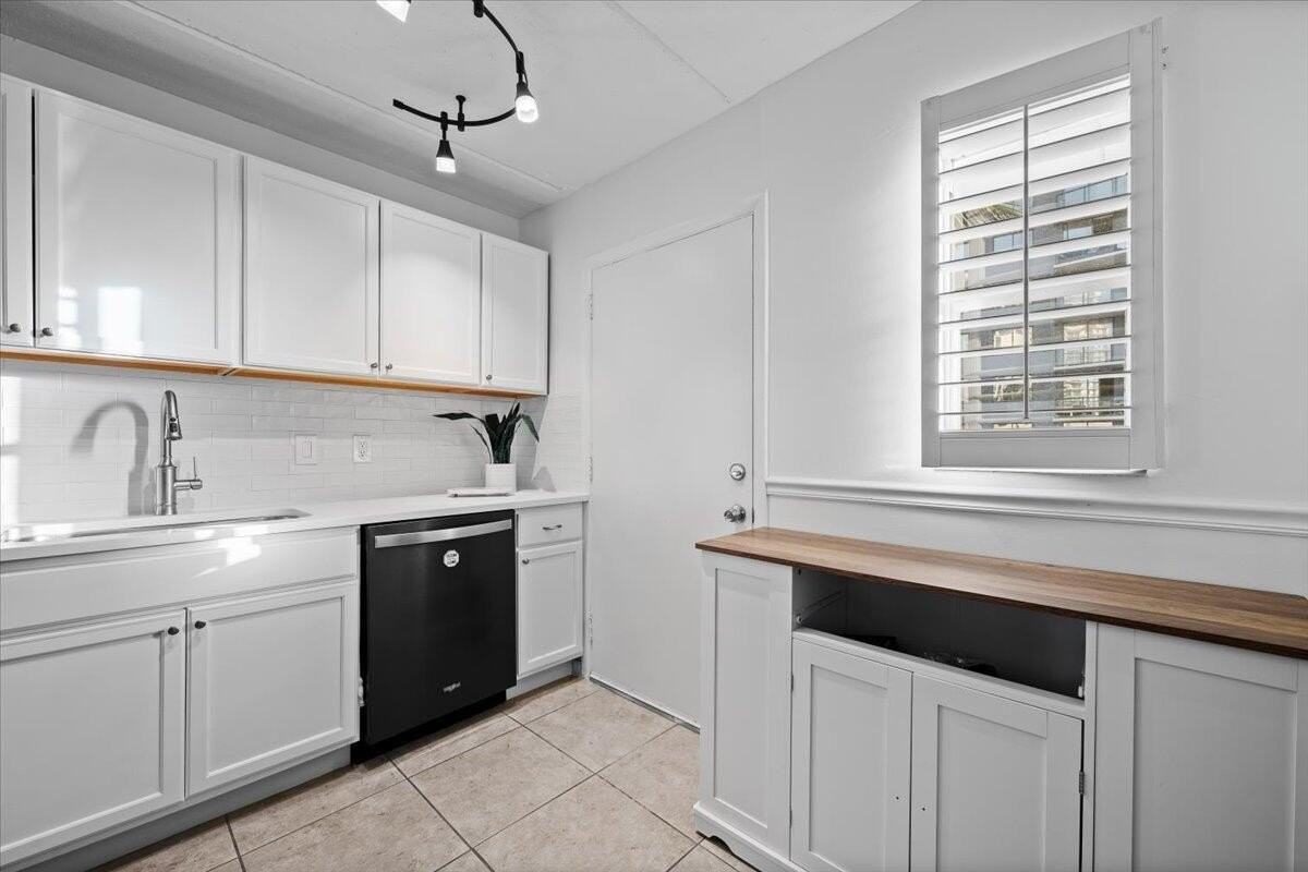 4500 N Flagler Dr #D16 - Photo 5 of 20