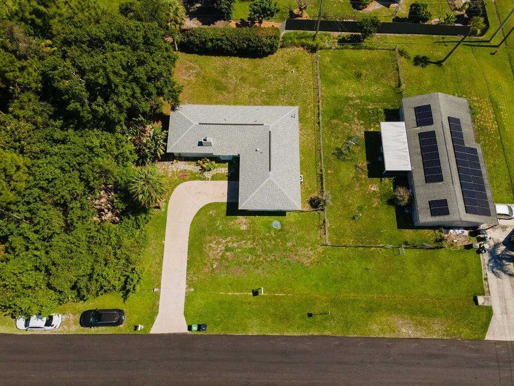 1242 Sw Parma Ave - Photo 2 of 50