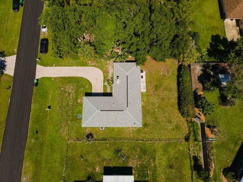 1242 Sw Parma Ave - Photo 3 of 50