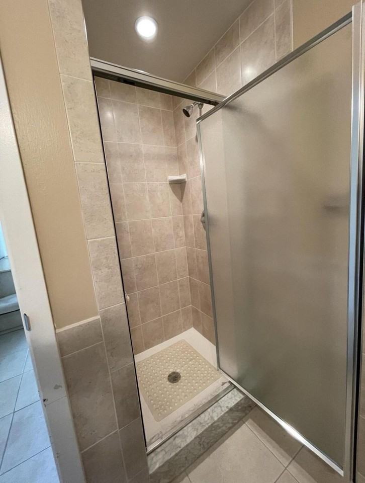 208 Valencia I - Photo 6 of 23