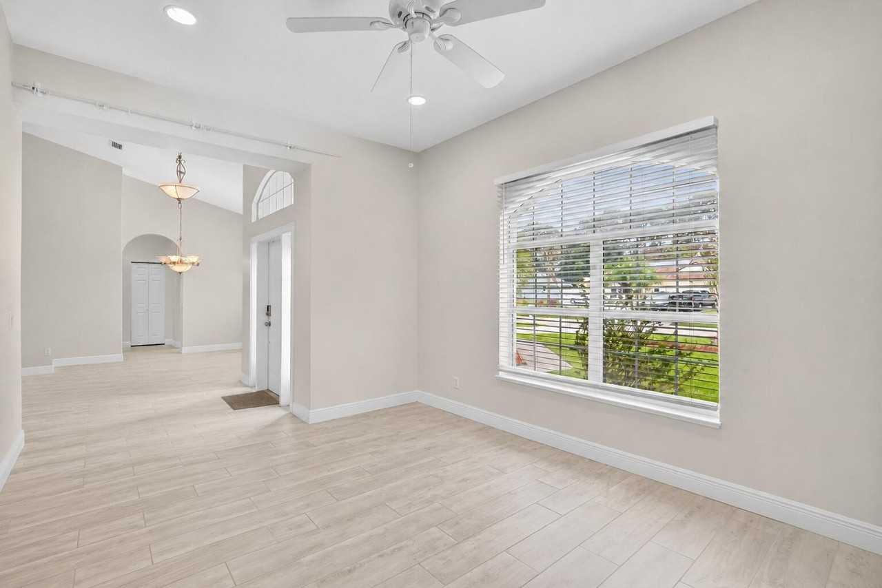 1571 Sw Hunnicut Ave - Photo 7 of 25