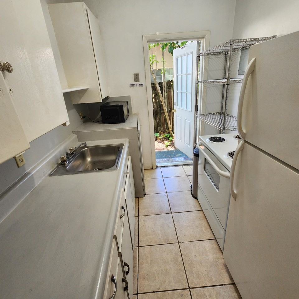 715 Tequesta St #4 - Photo 4 of 11