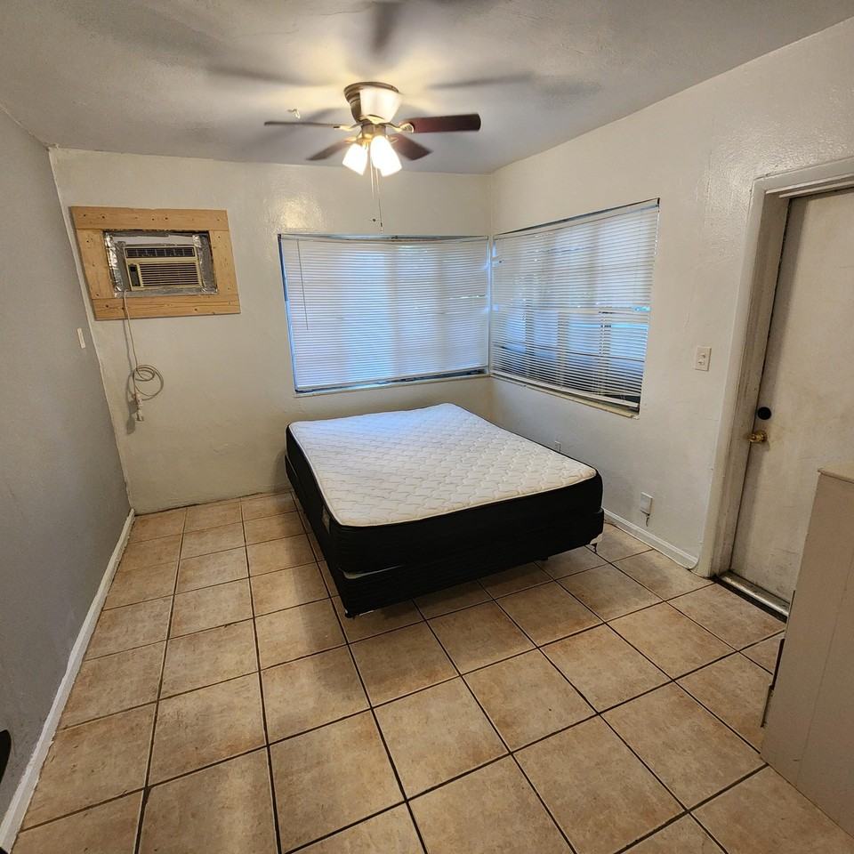 715 Tequesta St #4 - Photo 6 of 11