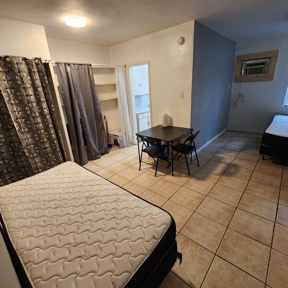 715 Tequesta St #4 - Photo 7 of 11