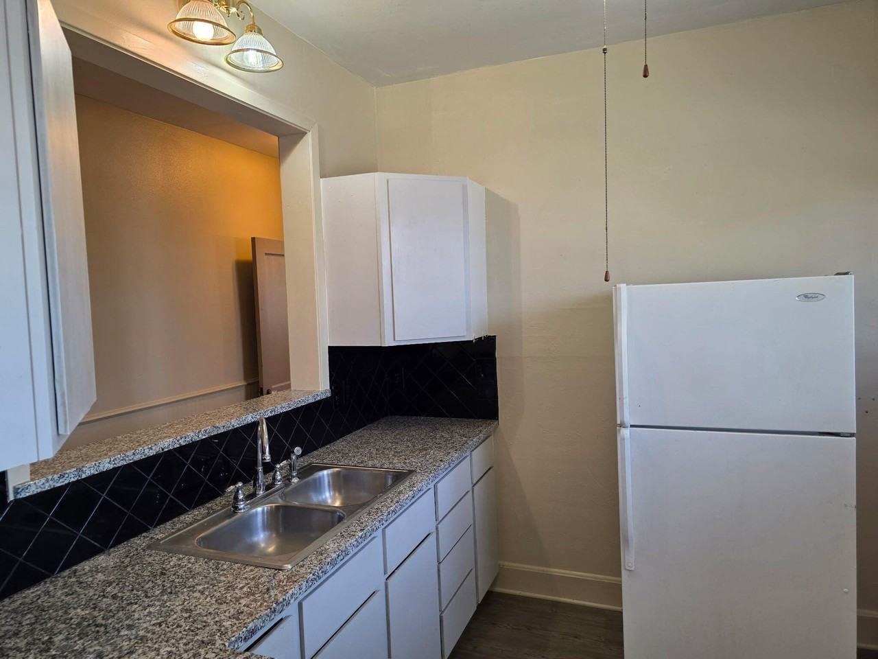110 N Emerson St - Photo 7 of 11