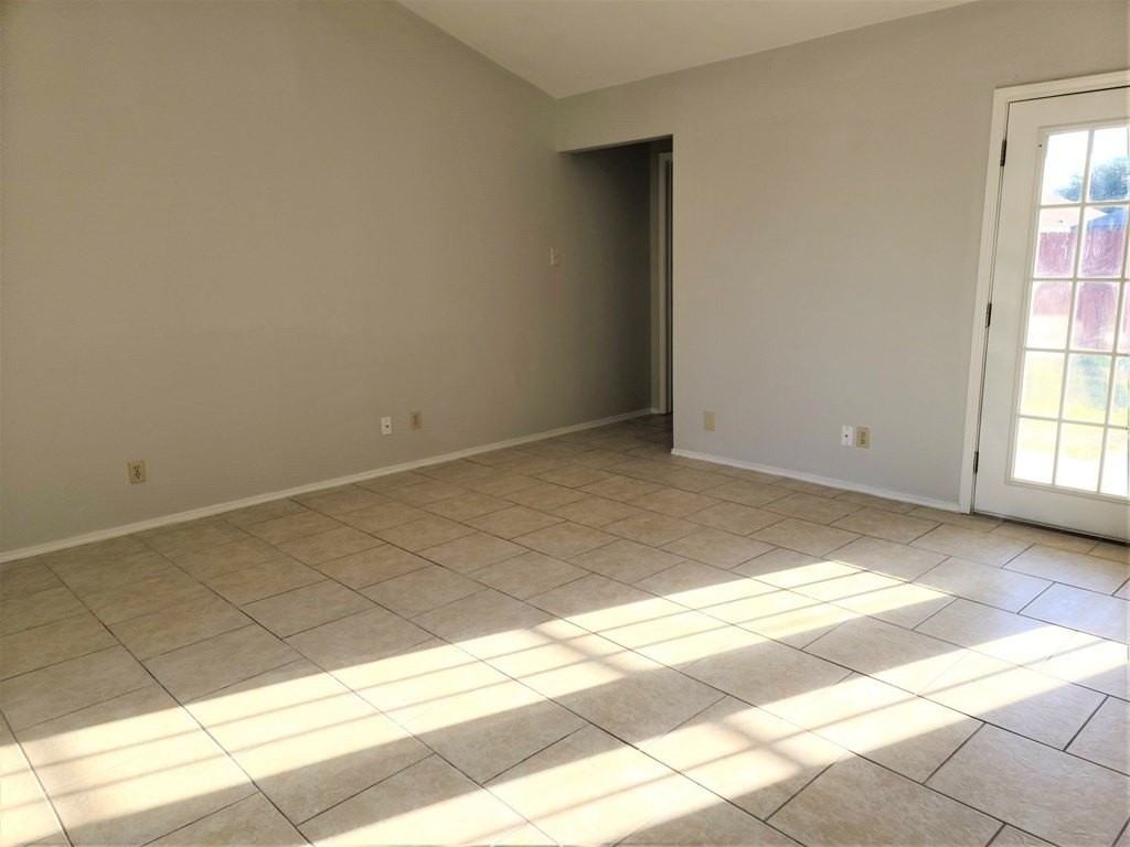 2709 Mcgill Blvd - Photo 3 of 12