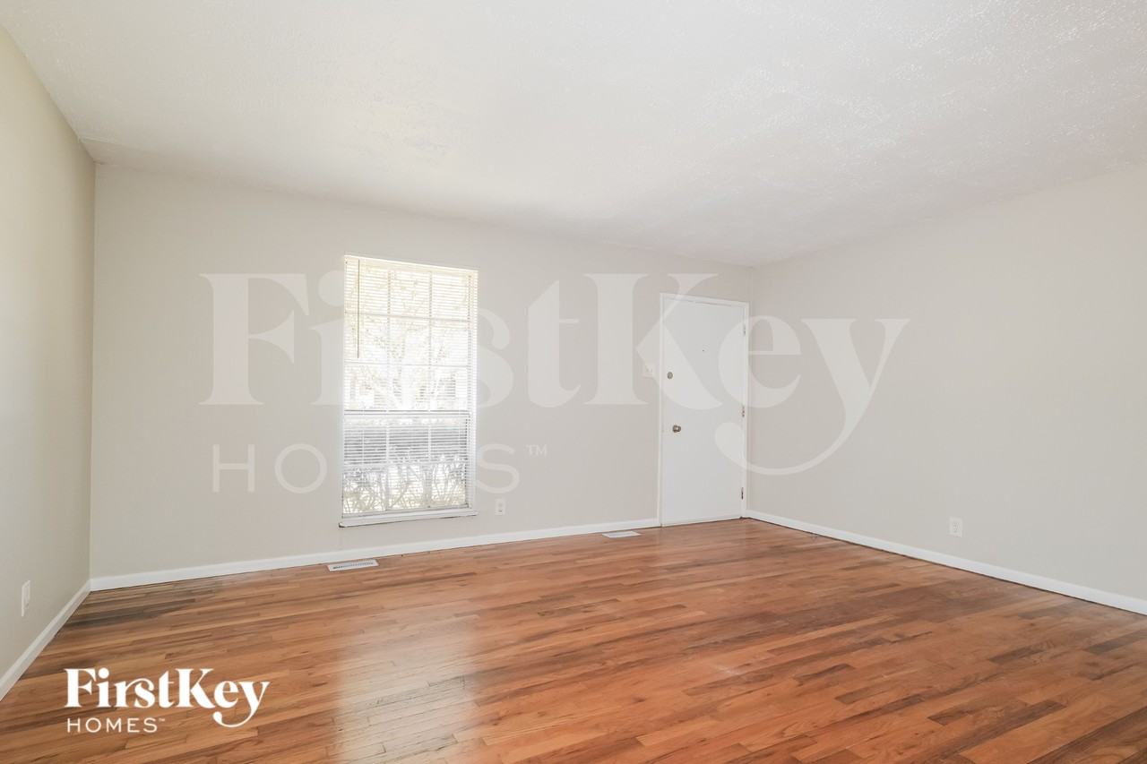 2288 Kingsford Dr - Photo 3 of 16