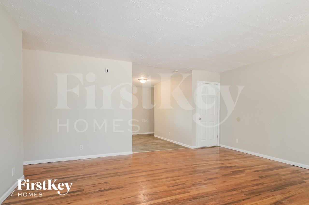 2288 Kingsford Dr - Photo 4 of 16