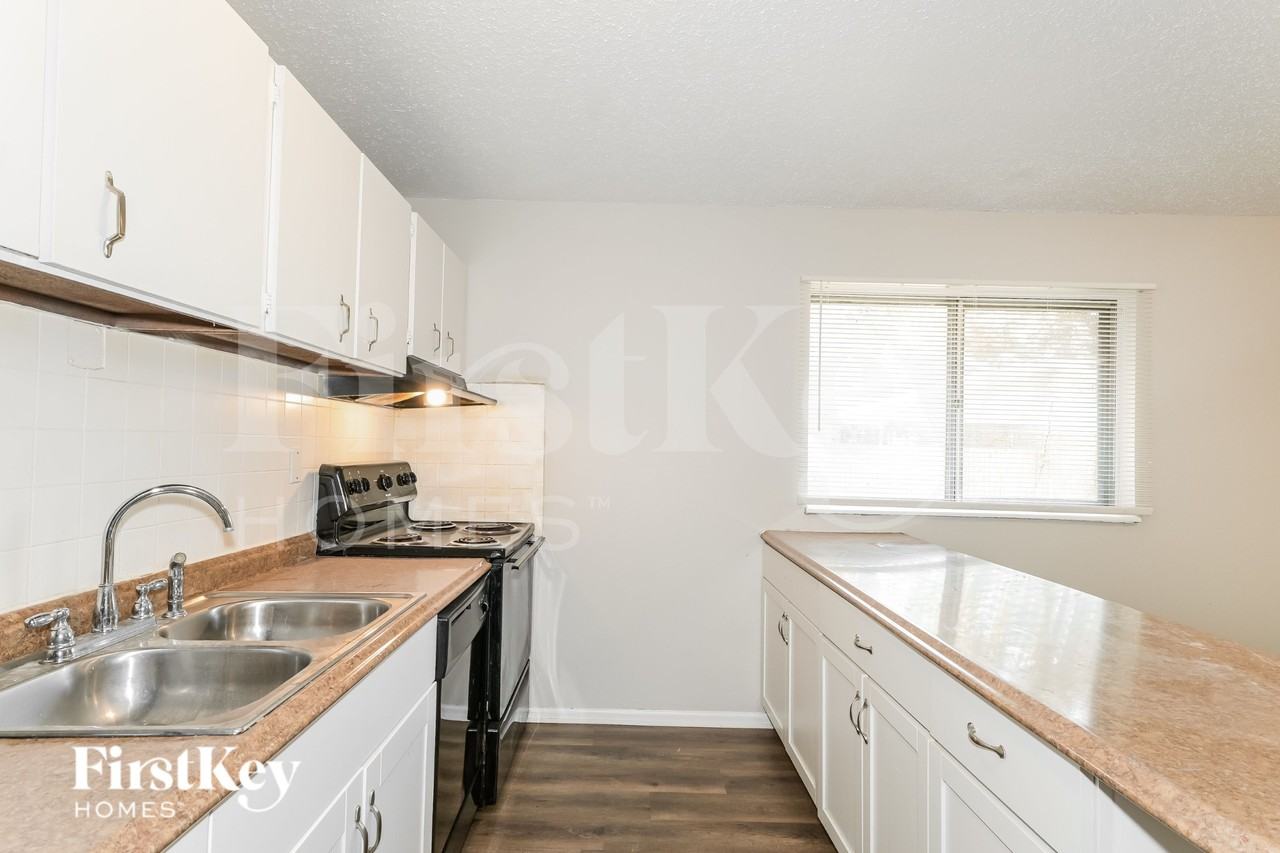 2288 Kingsford Dr - Photo 6 of 16