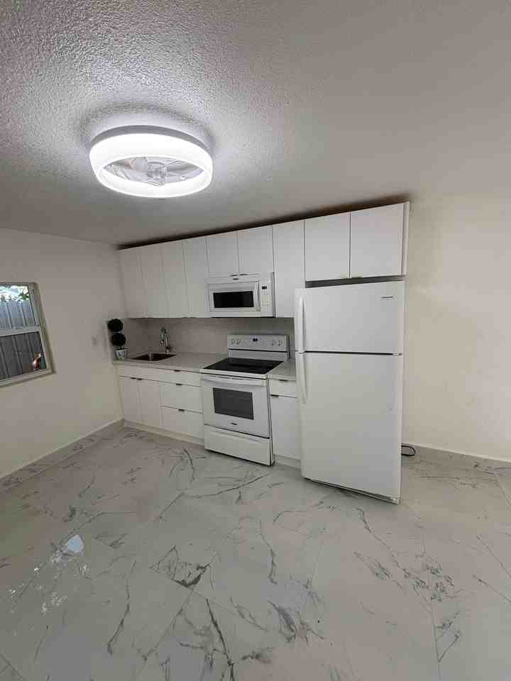 1250 Nw 192nd Ter - Photo 5 of 8