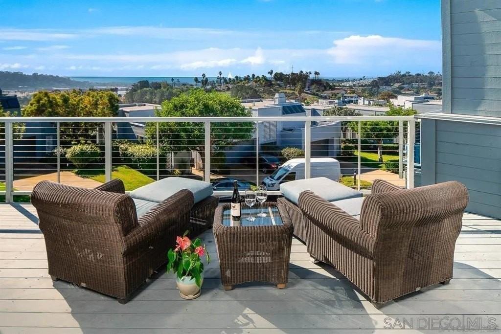 1060 America Way - Photo 3 of 49