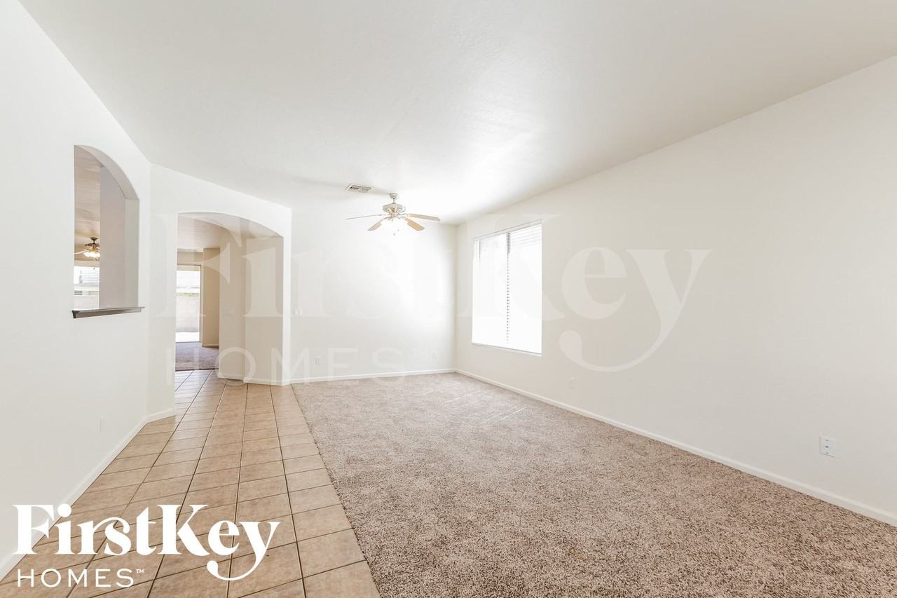 17363 W Elaine Dr - Photo 3 of 15