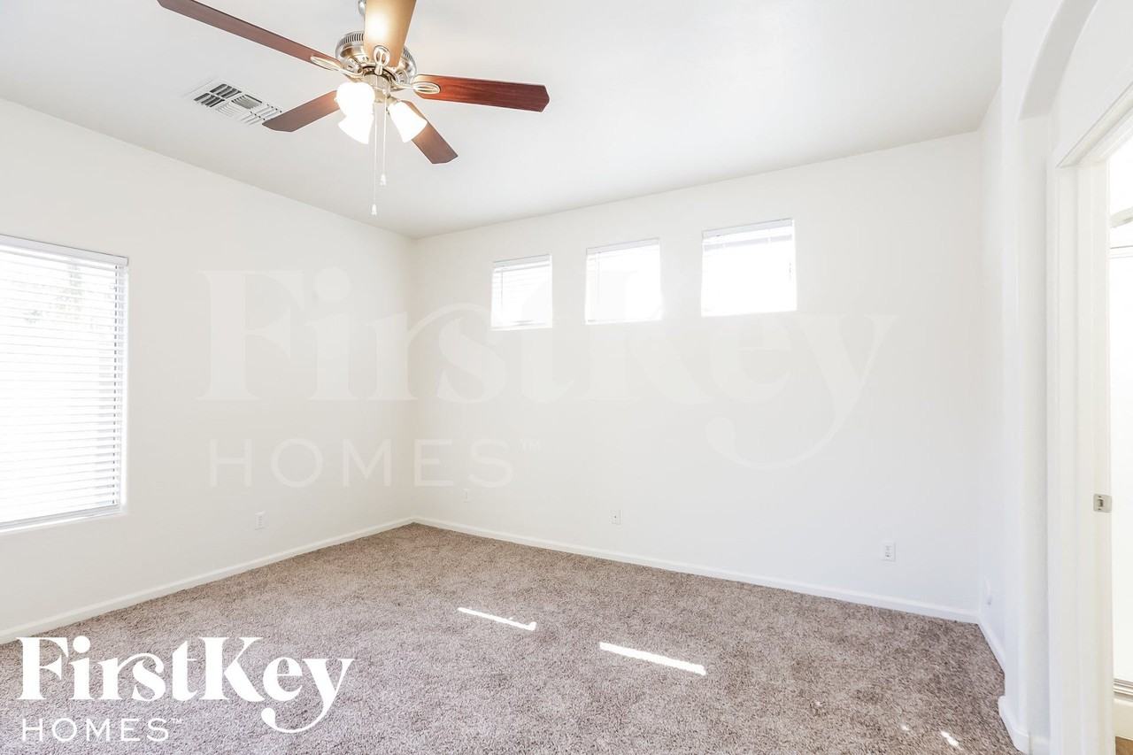 17363 W Elaine Dr - Photo 6 of 15