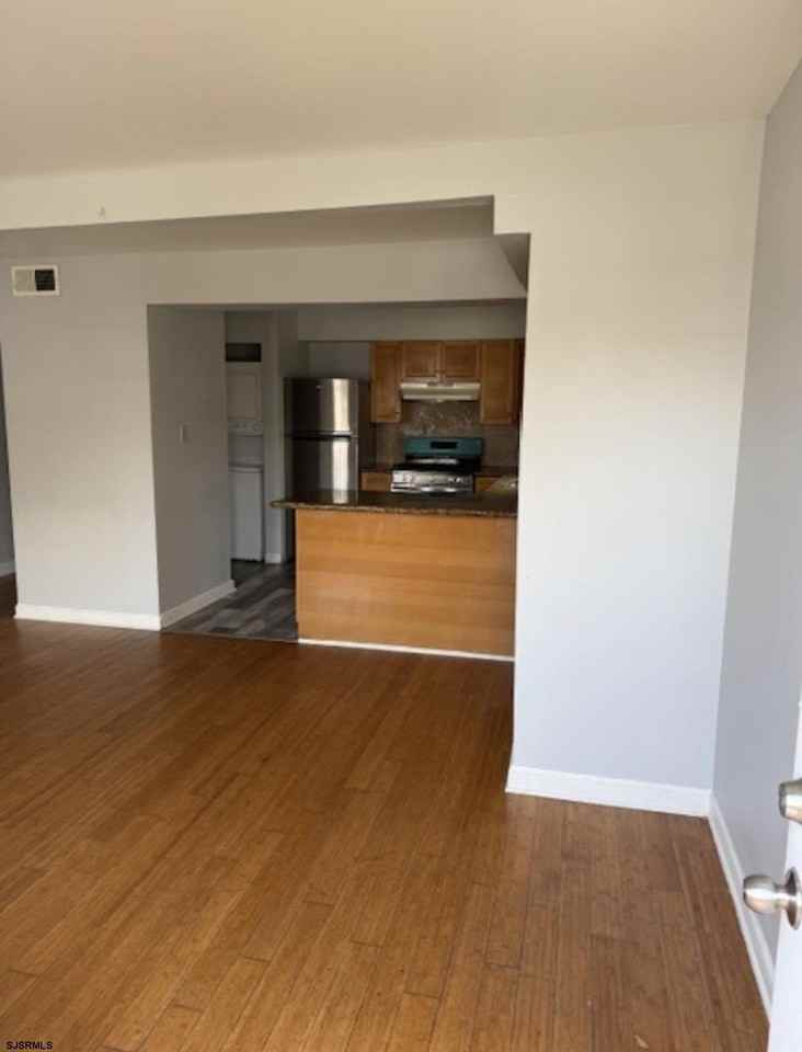 2509 Arctic Ave - Photo 2 of 19
