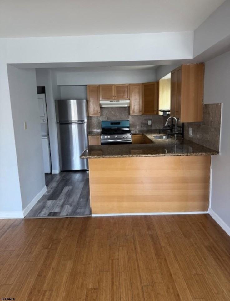 2509 Arctic Ave - Photo 4 of 19