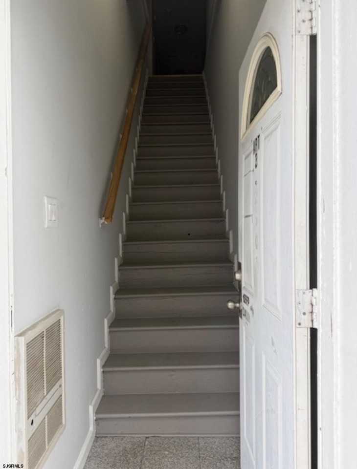 2509 Arctic Ave - Photo 3 of 24
