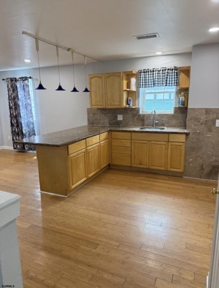 2509 Arctic Ave - Photo 4 of 24