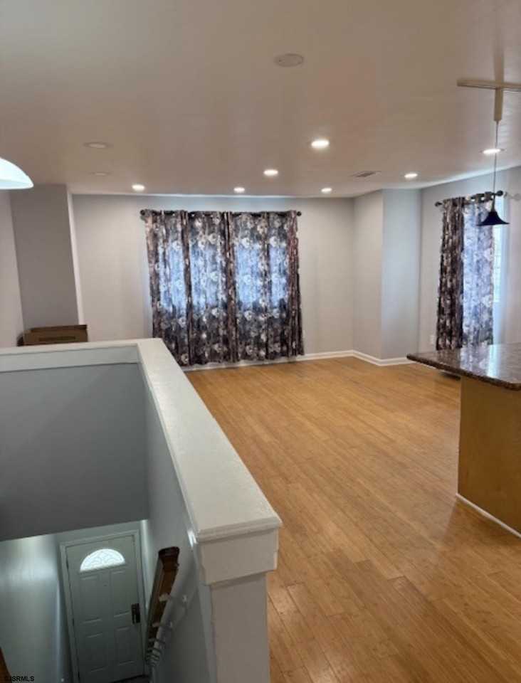 2509 Arctic Ave - Photo 5 of 24