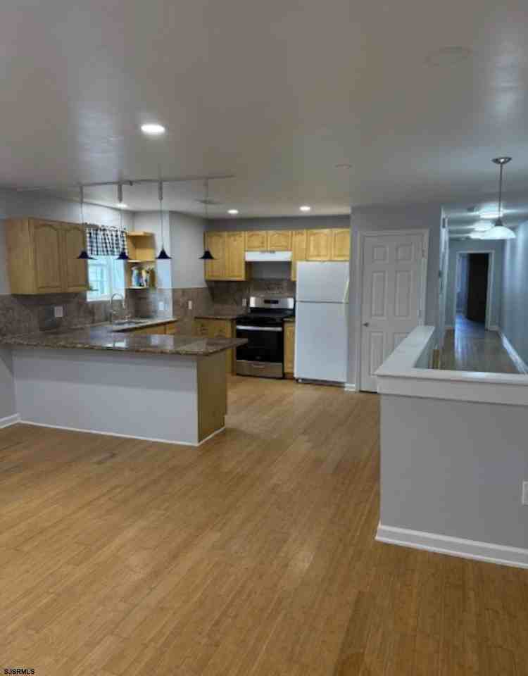 2509 Arctic Ave - Photo 6 of 24