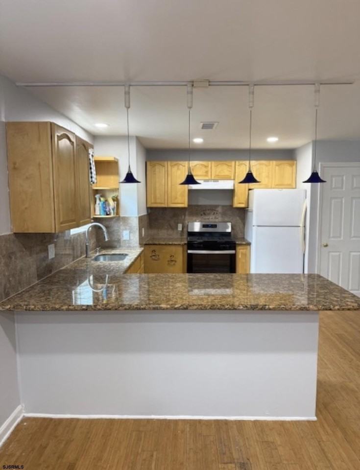 2509 Arctic Ave - Photo 7 of 24