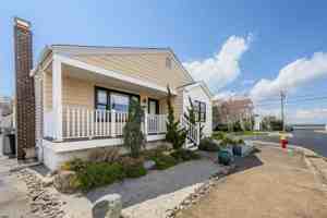 featured image of 228 N 34th Ave