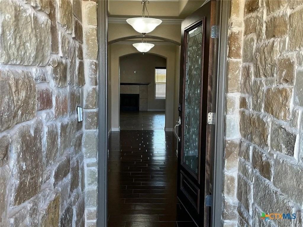 604 W Vega Ln - Photo 2 of 12