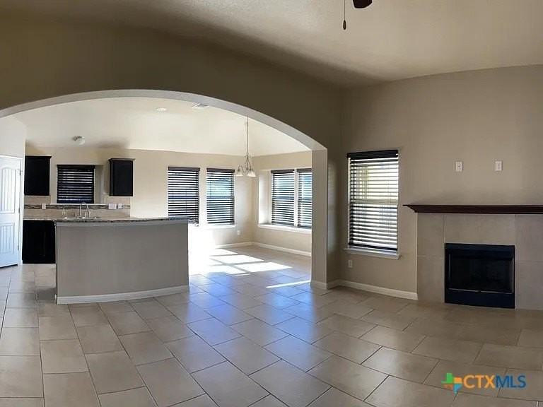 604 W Vega Ln - Photo 3 of 12