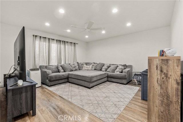 15634 Wharff Ln - Photo 2 of 8