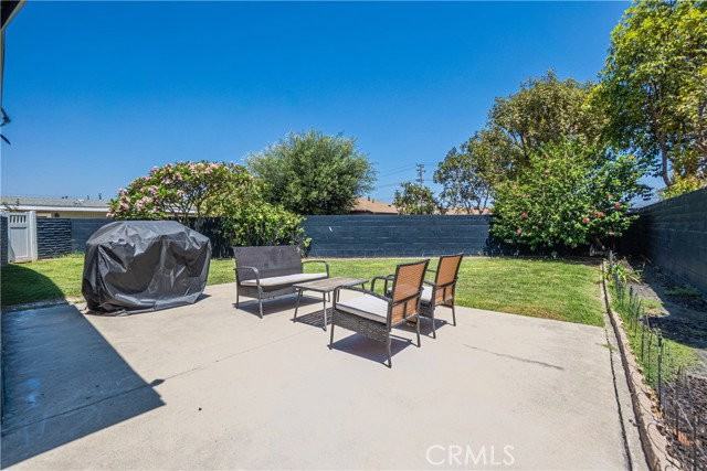 15634 Wharff Ln - Photo 3 of 8