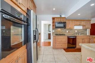 7230 W 90th St - Photo 7 of 8