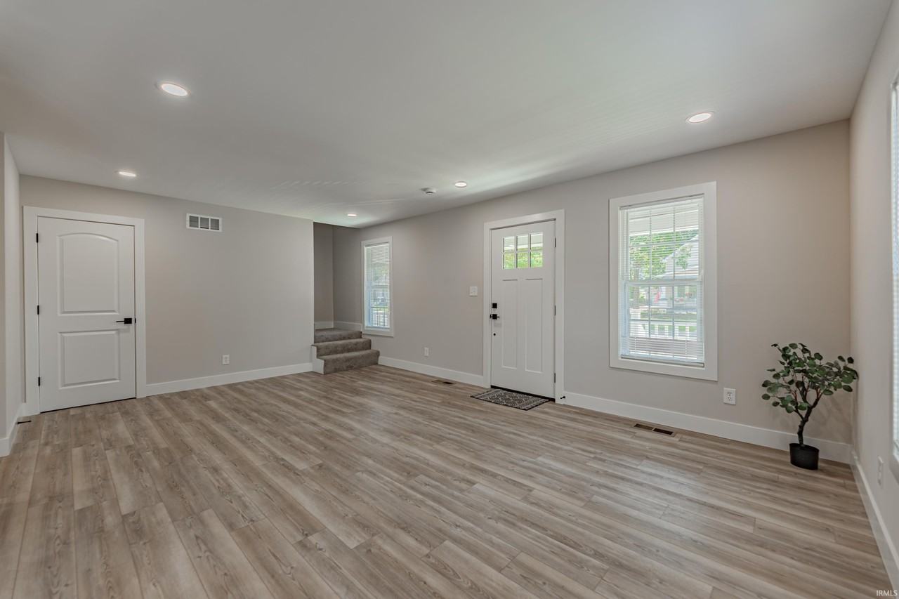 2200 Vogel Rd - Photo 5 of 26
