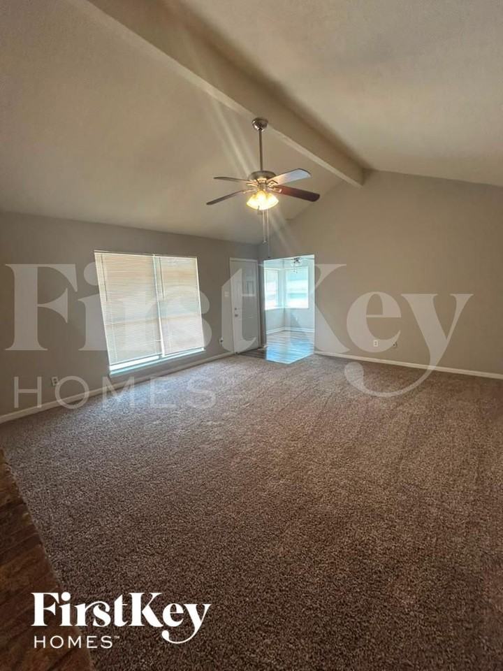 13223 Lake Breeze Ln - Photo 3 of 10