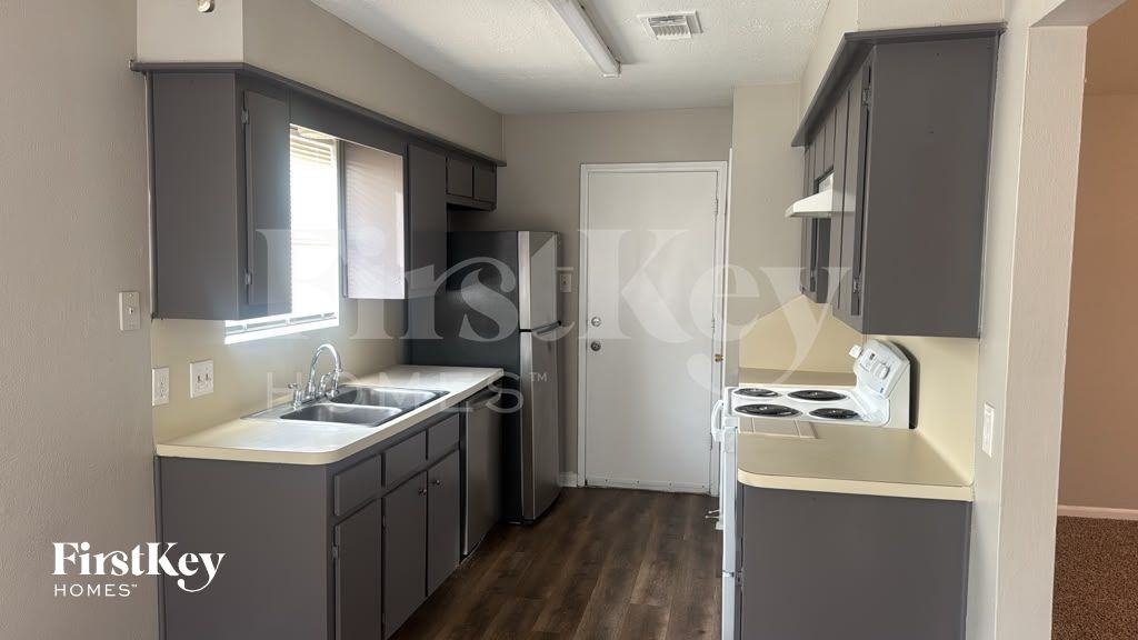 13223 Lake Breeze Ln - Photo 4 of 10