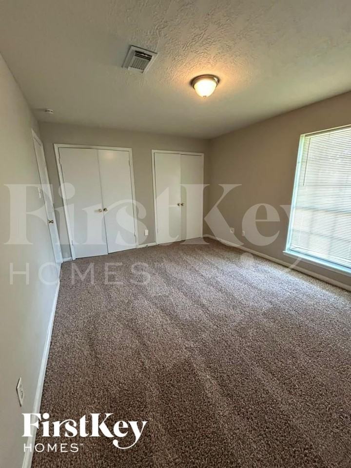 13223 Lake Breeze Ln - Photo 5 of 10