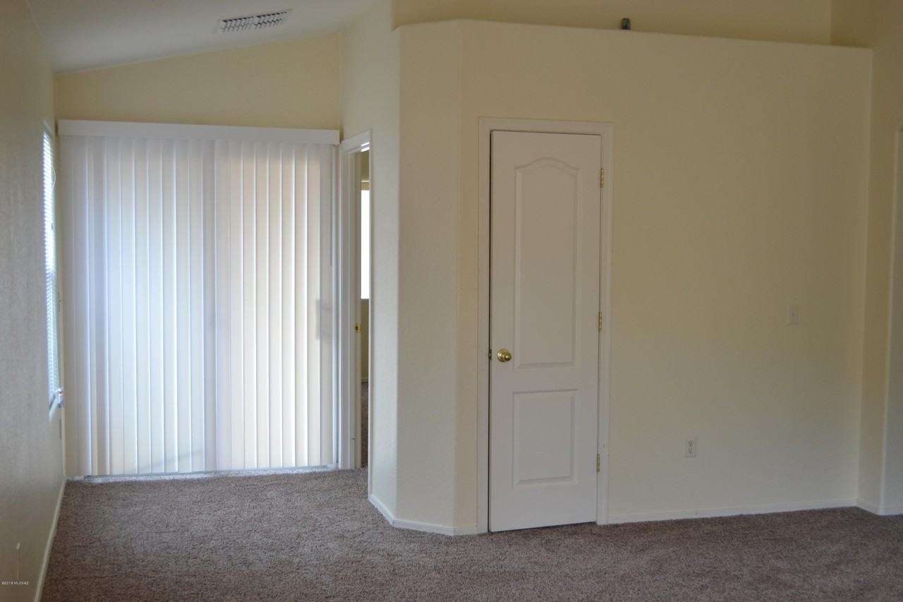 2446 E Calle Pelicano - Photo 3 of 15