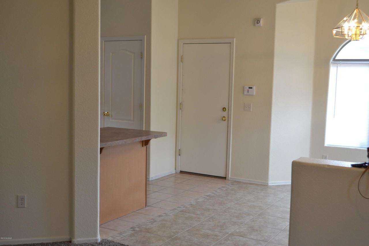 2446 E Calle Pelicano - Photo 6 of 15