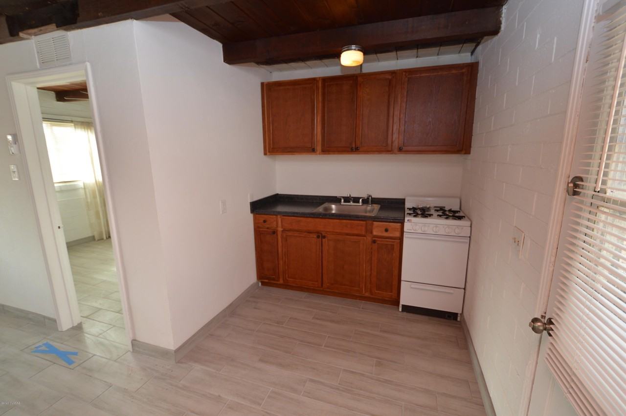 2611 E Fort Lowell Rd - Photo 2 of 6
