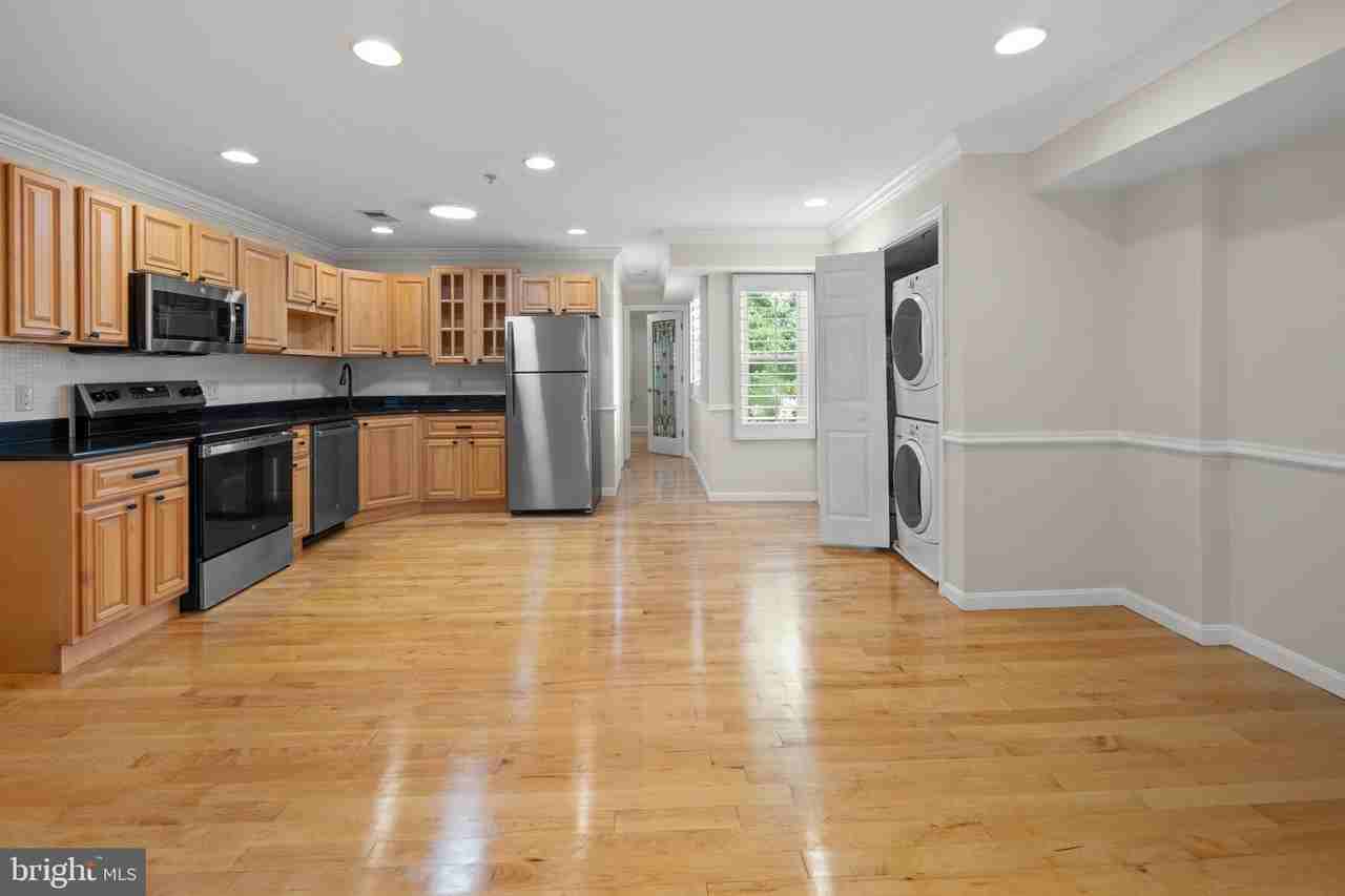 1810 Minnesota Ave Se #301 - Photo 5 of 16