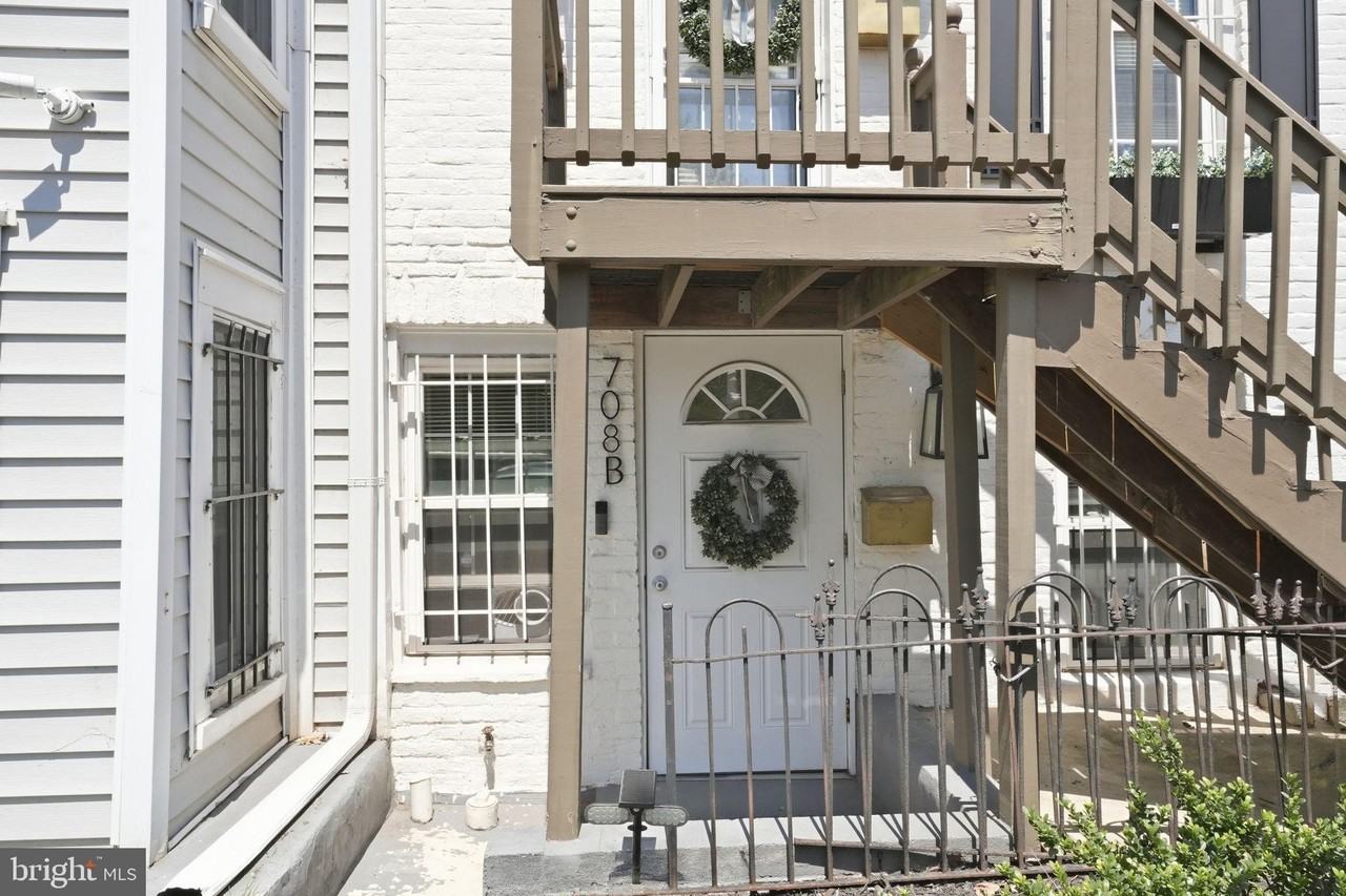 708 I St Se #B - Photo 3 of 22