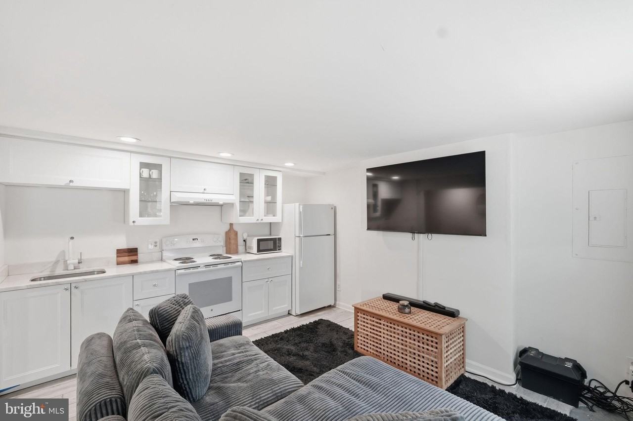 708 I St Se #B - Photo 7 of 22