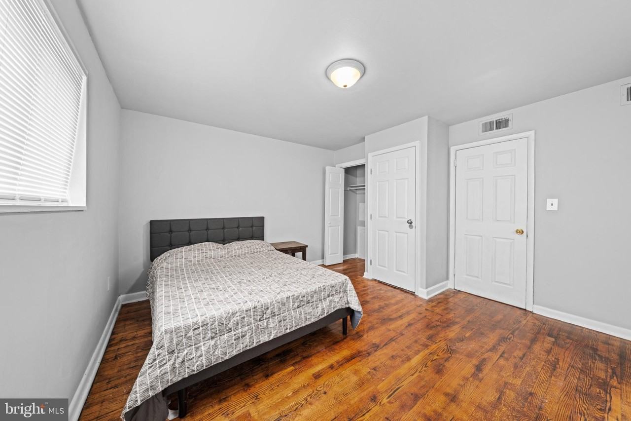 1221 47th Pl Ne - Photo 6 of 30